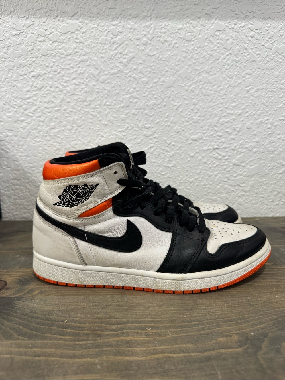 Air Jordan 1 Electro Orange (BEST OFFER)
